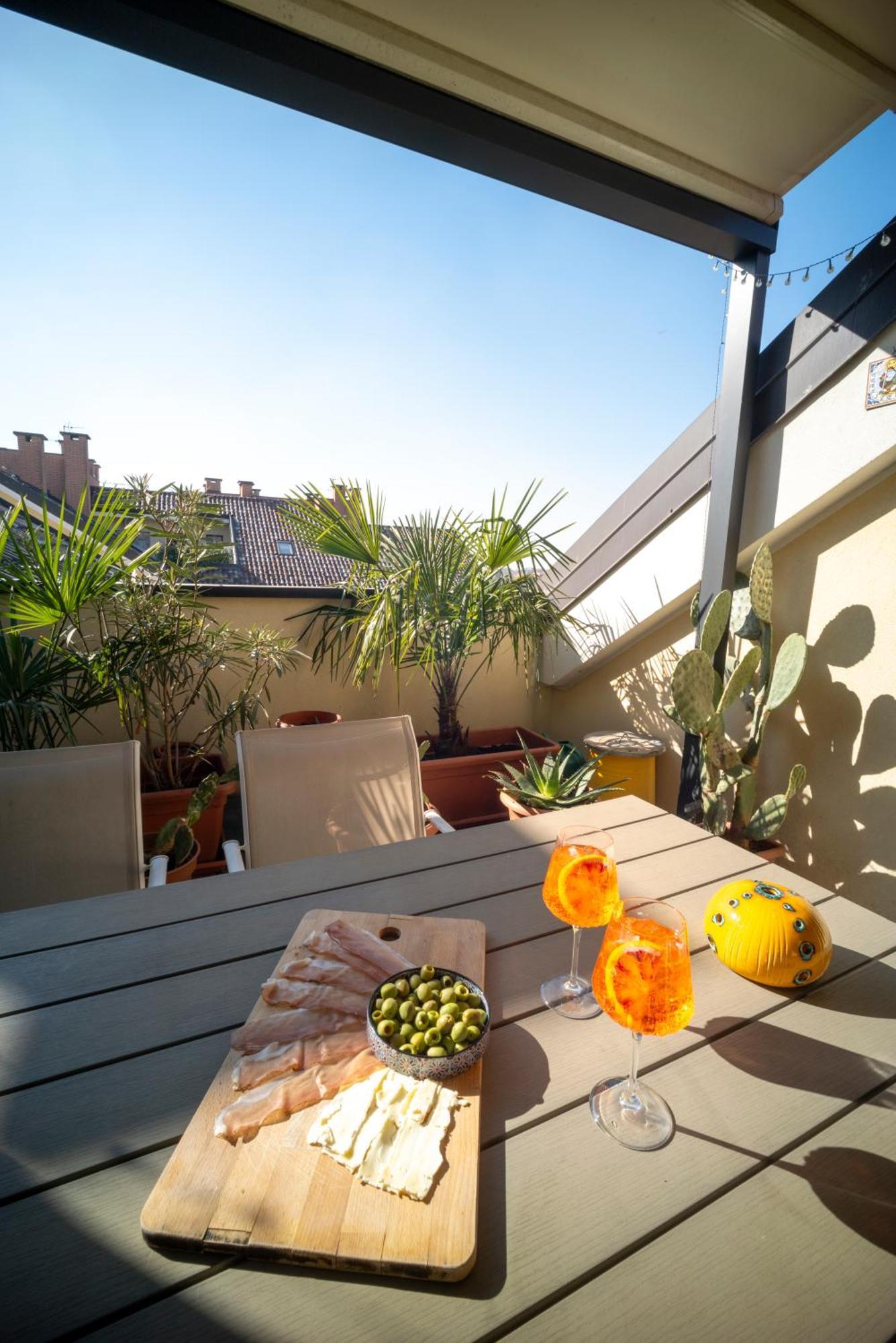 Flat With Terrace Close To Forum And Milanofiori Metro Ассаго Екстер'єр фото